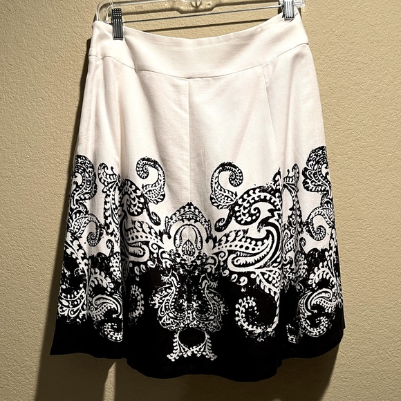 White House Black Market Dresses & Skirts - White House Black Market White Skirt with Black Paisley Print Bottom